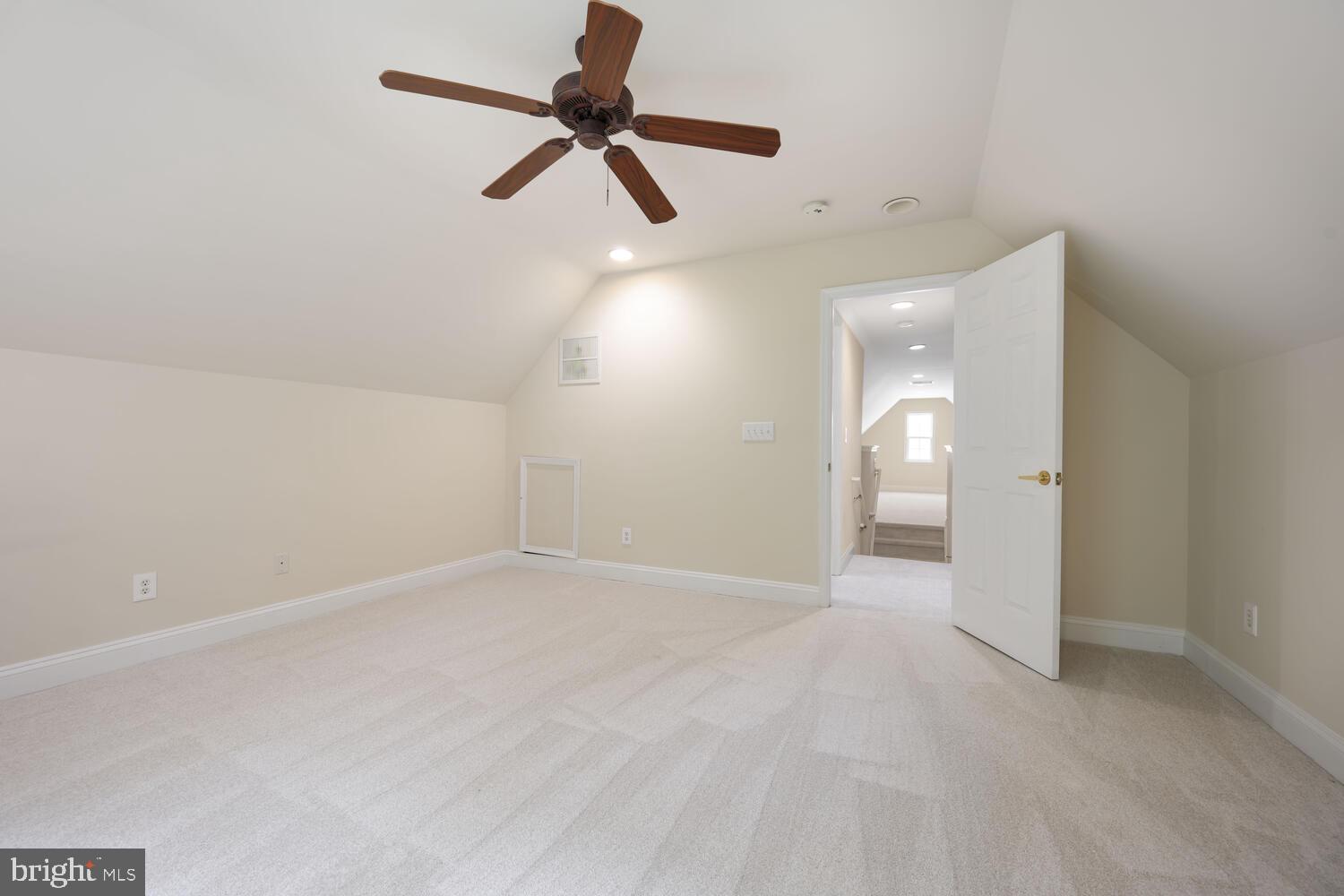 LONGBOAT ESTATES - Residential