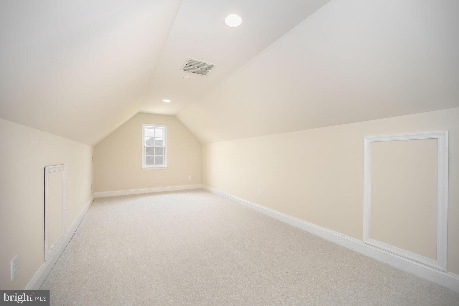 LONGBOAT ESTATES - Residential