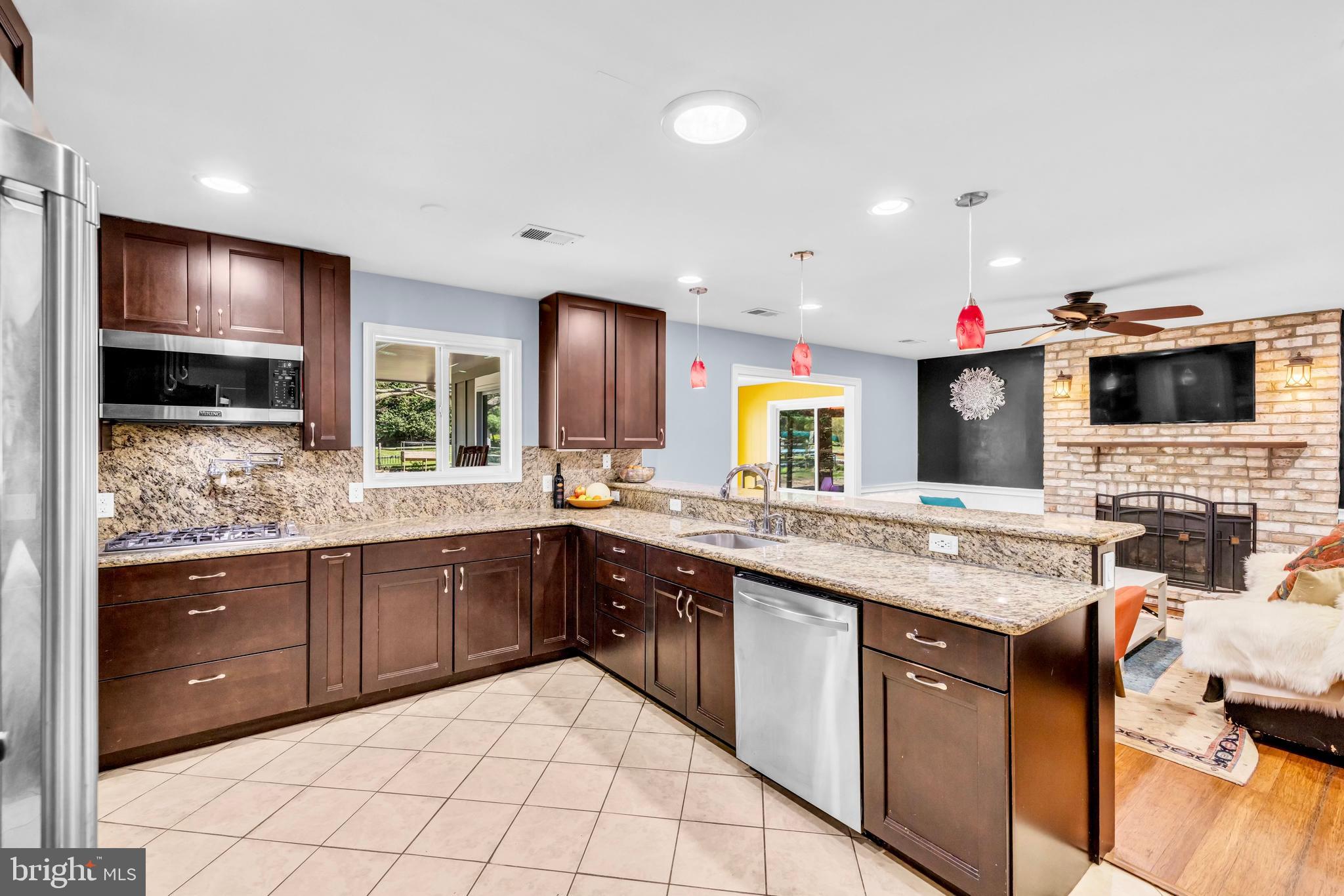 COVE CREEK CLUB - Residential