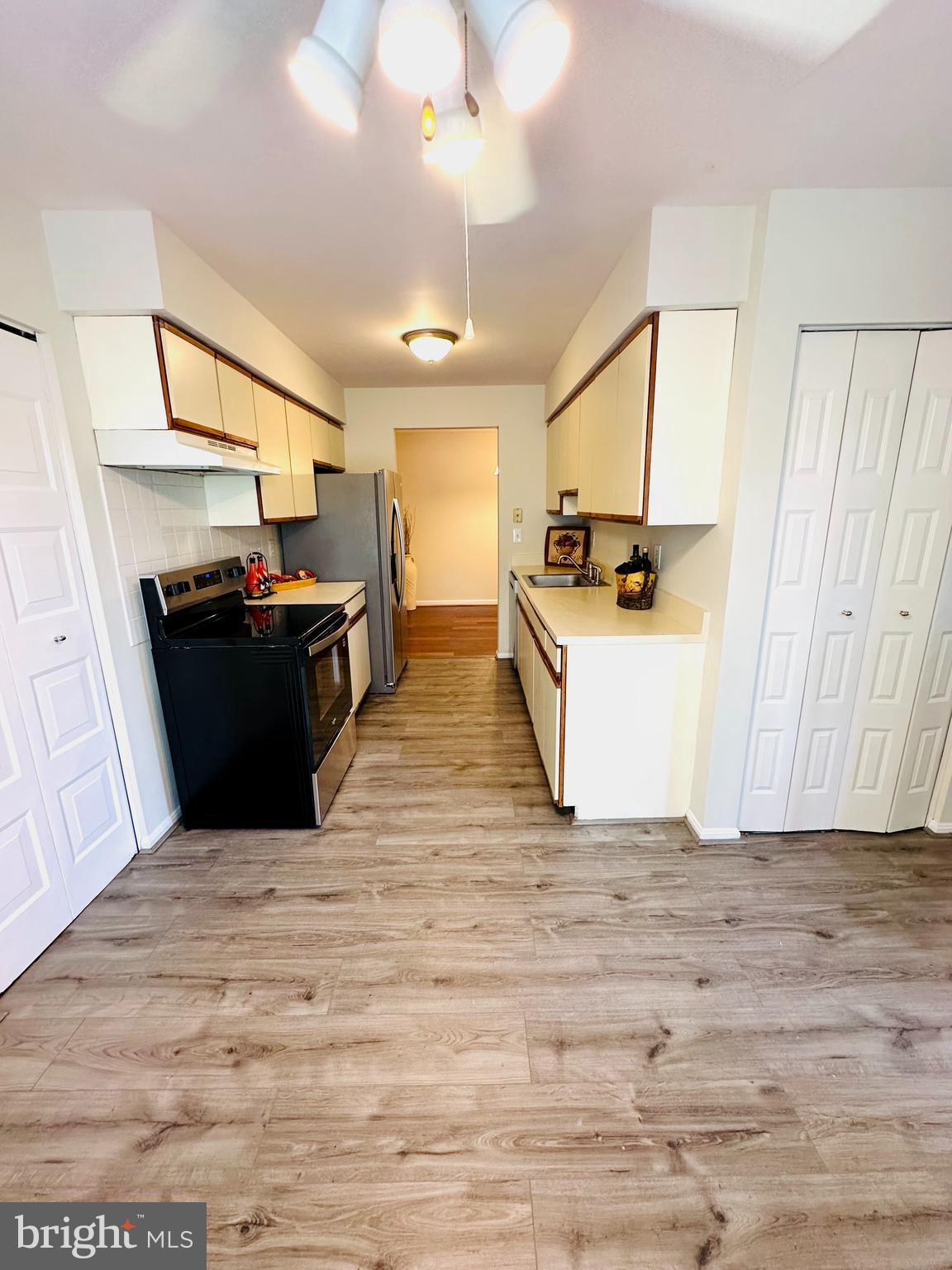 STONINGTON CONDOMINIUMS - Residential