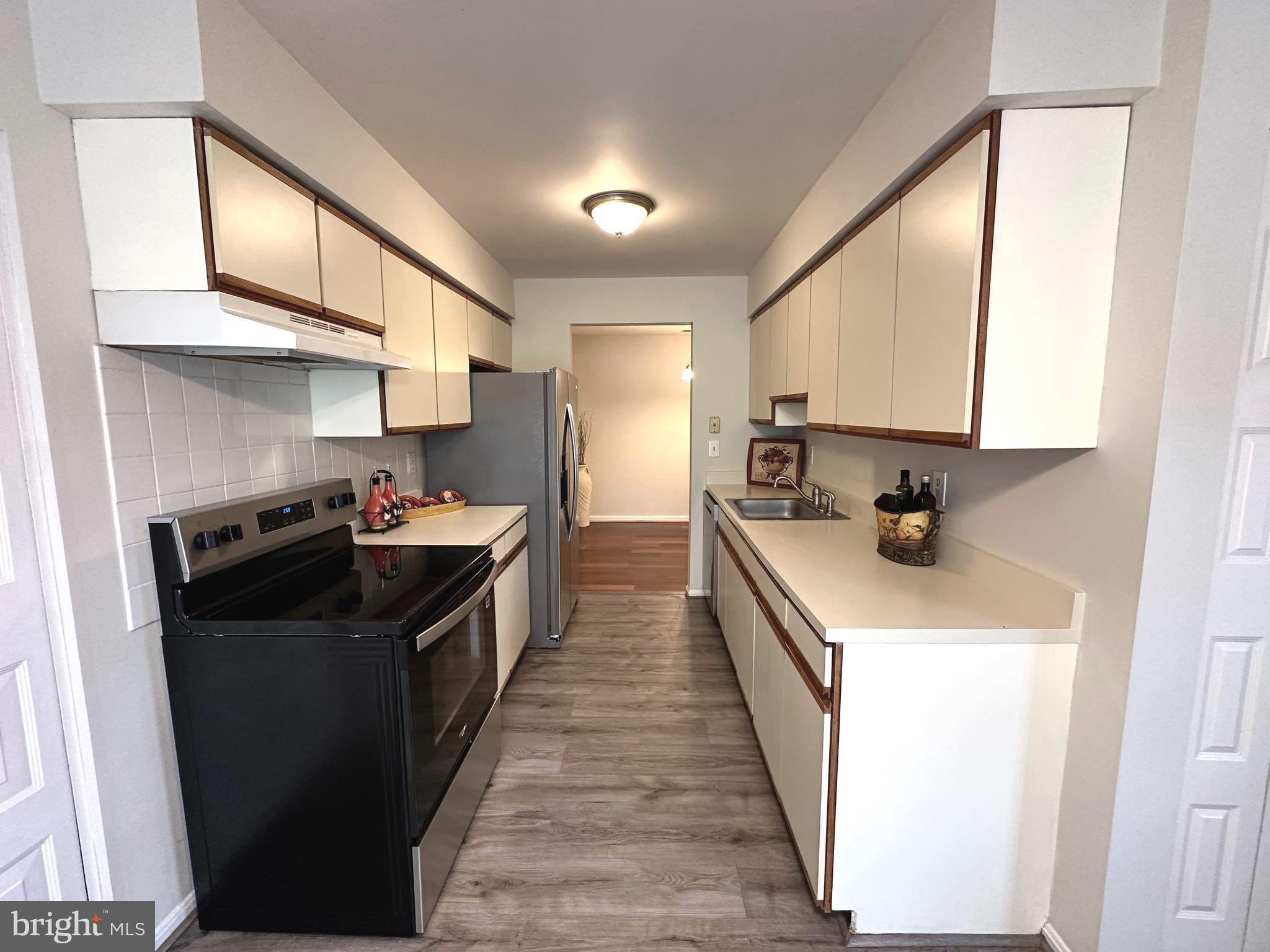 STONINGTON CONDOMINIUMS - Residential