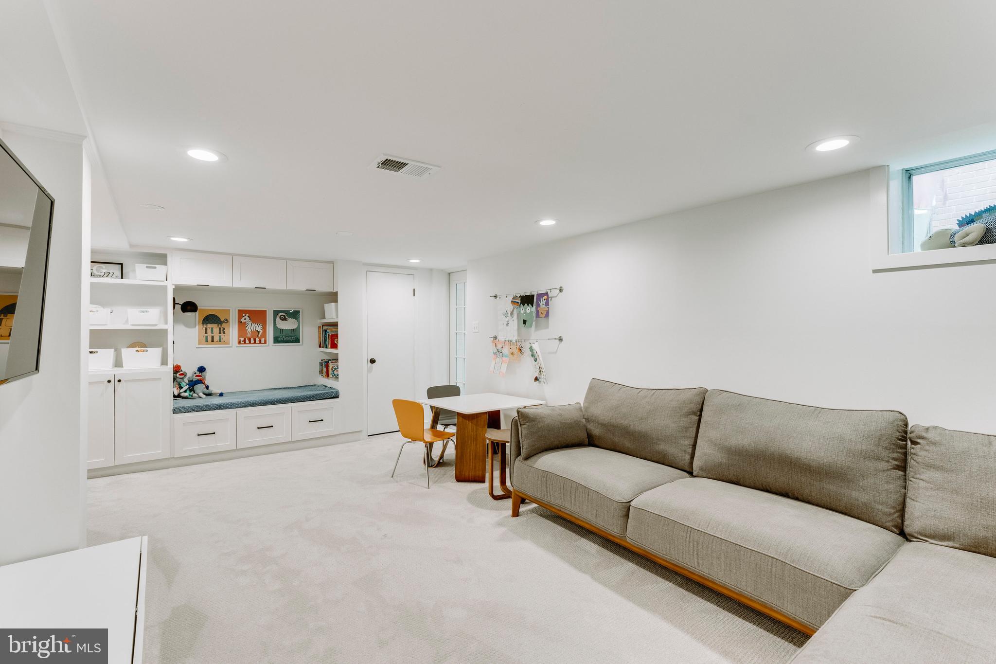 GREENWICH FOREST - Residential