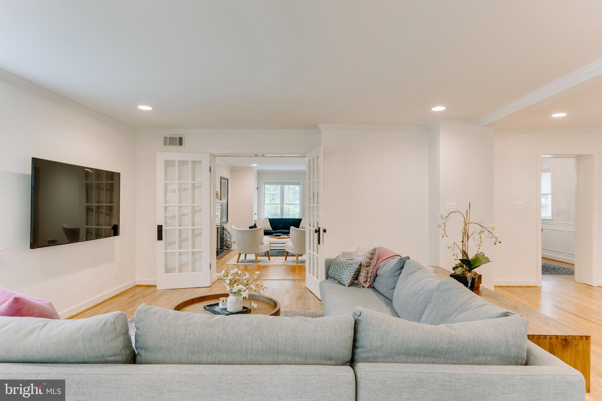 GREENWICH FOREST - Residential