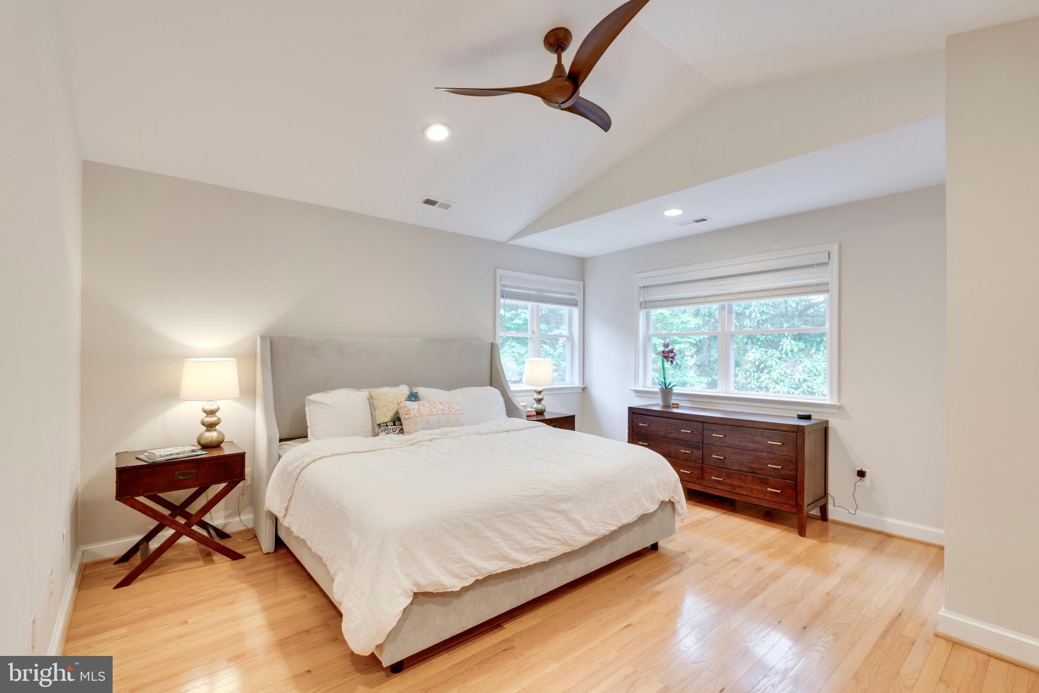 GREENWICH FOREST - Residential