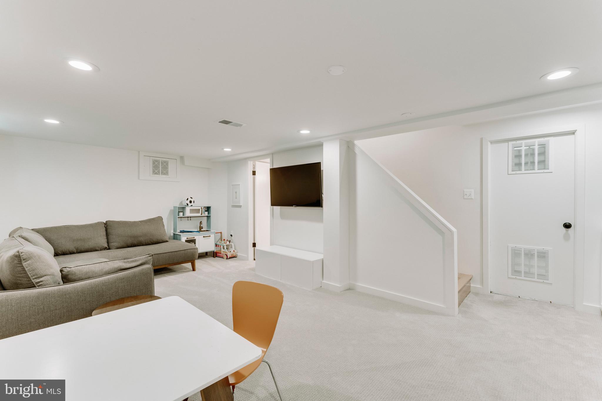 GREENWICH FOREST - Residential