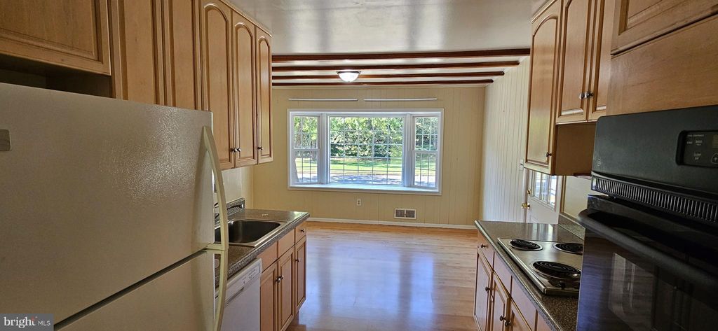 Photo of 824 Cabin John Parkway, ROCKVILLE, MD 20852 (MLS # MDMC2199850)