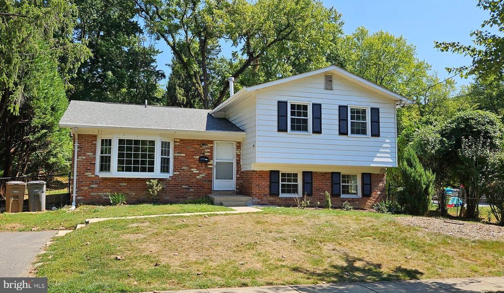 Photo of 824 Cabin John Parkway, ROCKVILLE, MD 20852 (MLS # MDMC2199850)