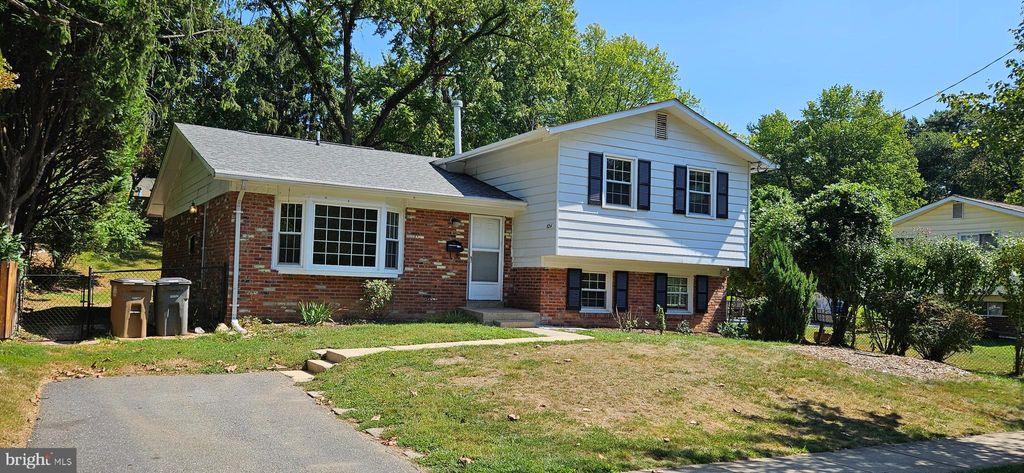 Photo of 824 Cabin John Parkway, ROCKVILLE, MD 20852 (MLS # MDMC2199850)