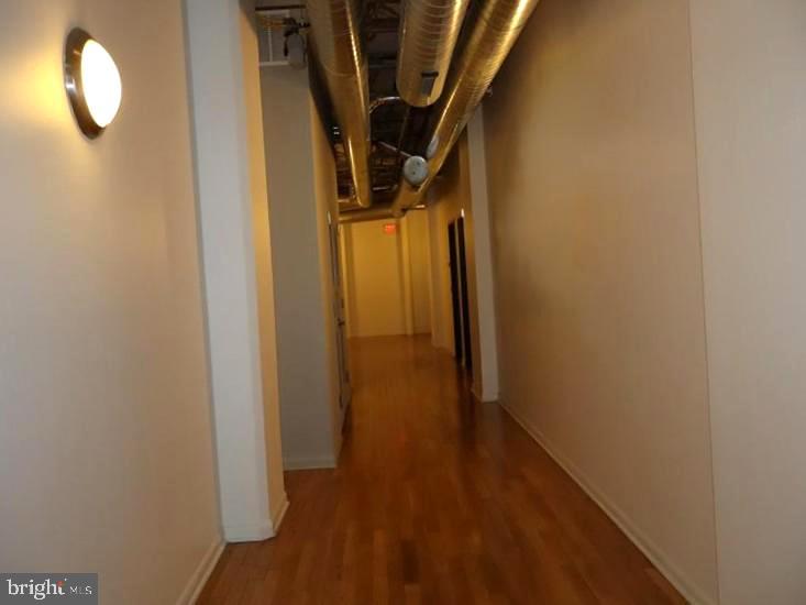 2200 ARCH STREET 28 906