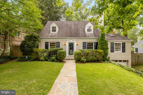 Photo of 5806 Wilson Lane, BETHESDA, MD 20817 (MLS # MDMC2246148)