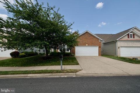 Photo of 1842 Faversham Way, WOODBRIDGE, VA 22192 (MLS # VAPW2118264)