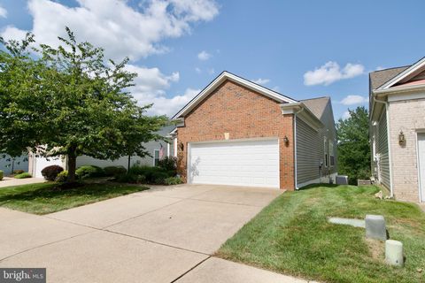 Photo of 1842 Faversham Way, WOODBRIDGE, VA 22192 (MLS # VAPW2118264)