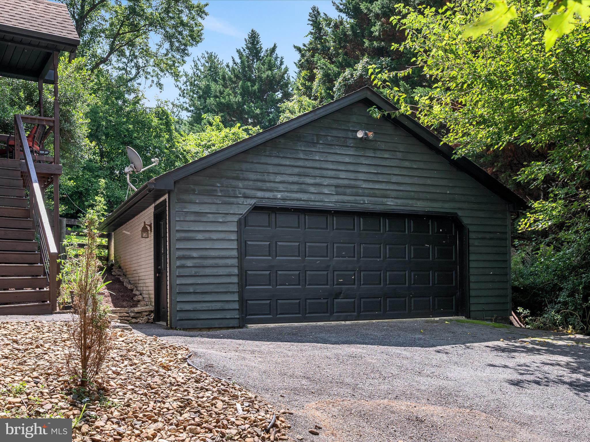 RIVERSIDE ACRES - Residential