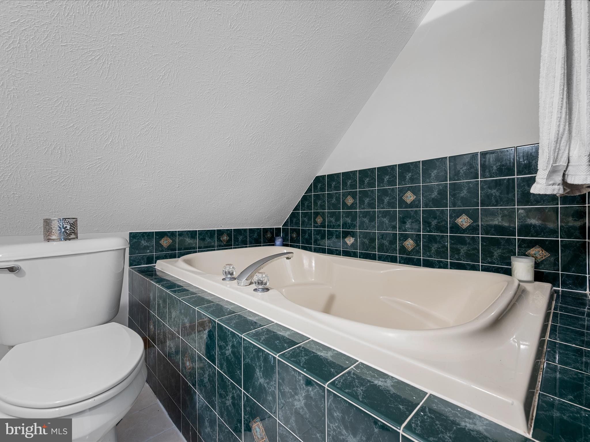 RIVERSIDE ACRES - Residential