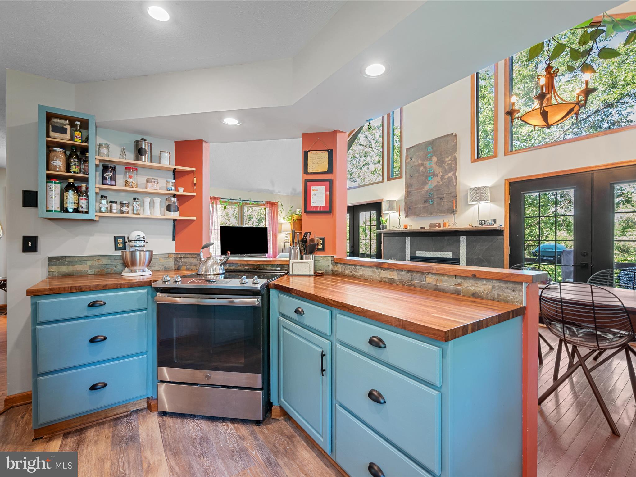 RIVERSIDE ACRES - Residential