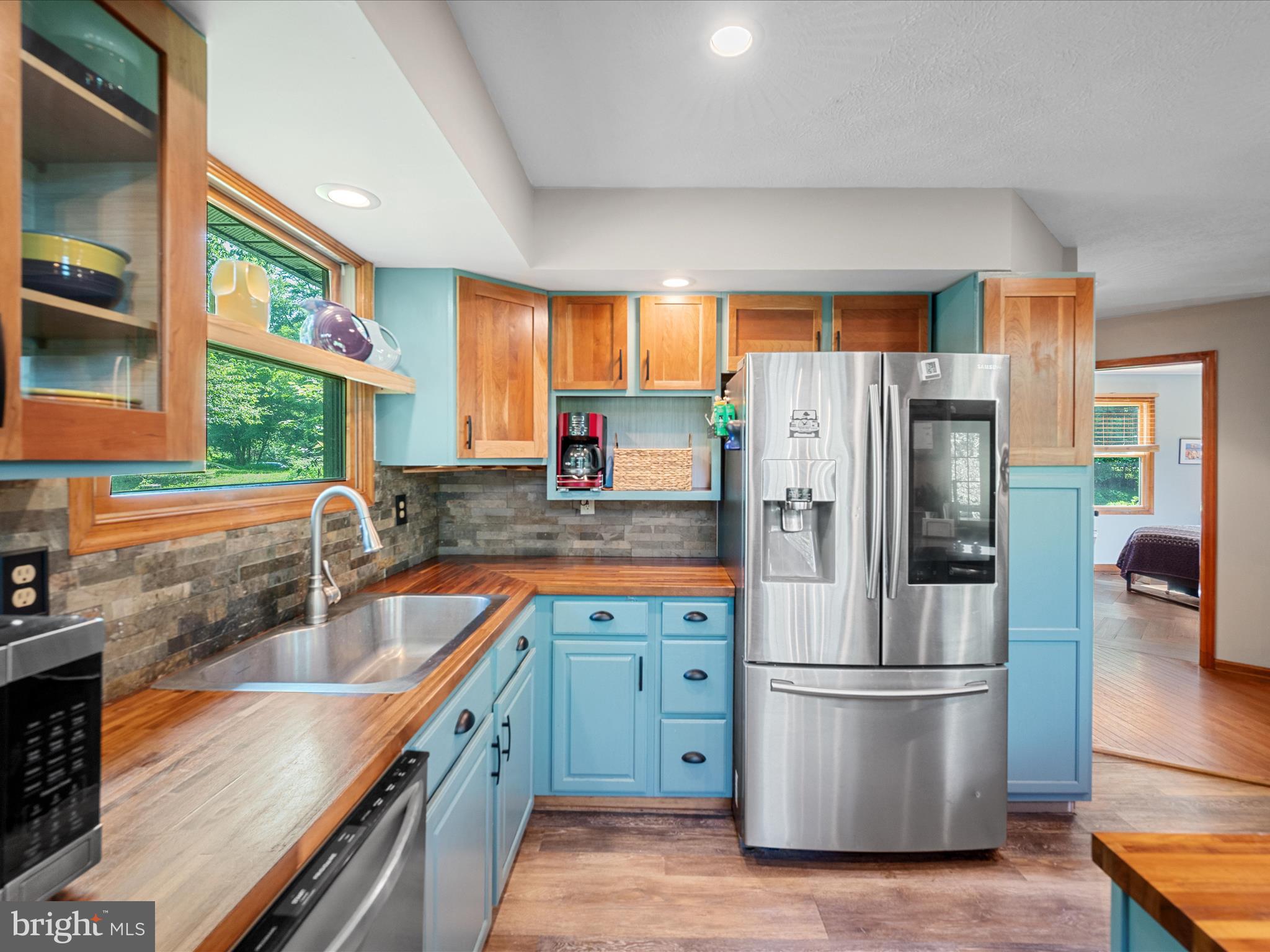 RIVERSIDE ACRES - Residential