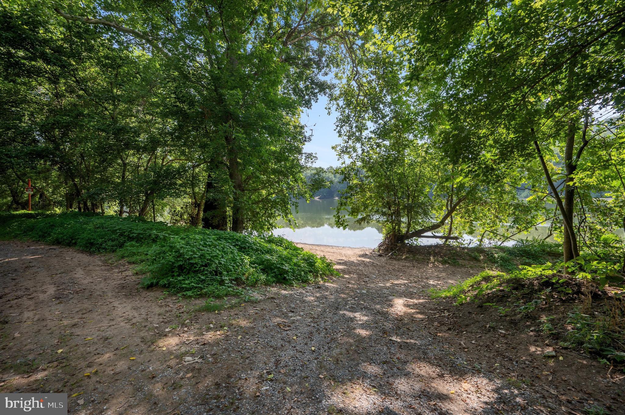 RIVERSIDE ACRES - Residential