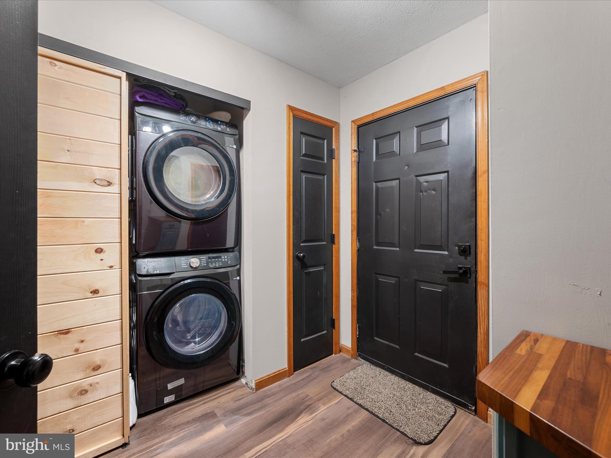 RIVERSIDE ACRES - Residential