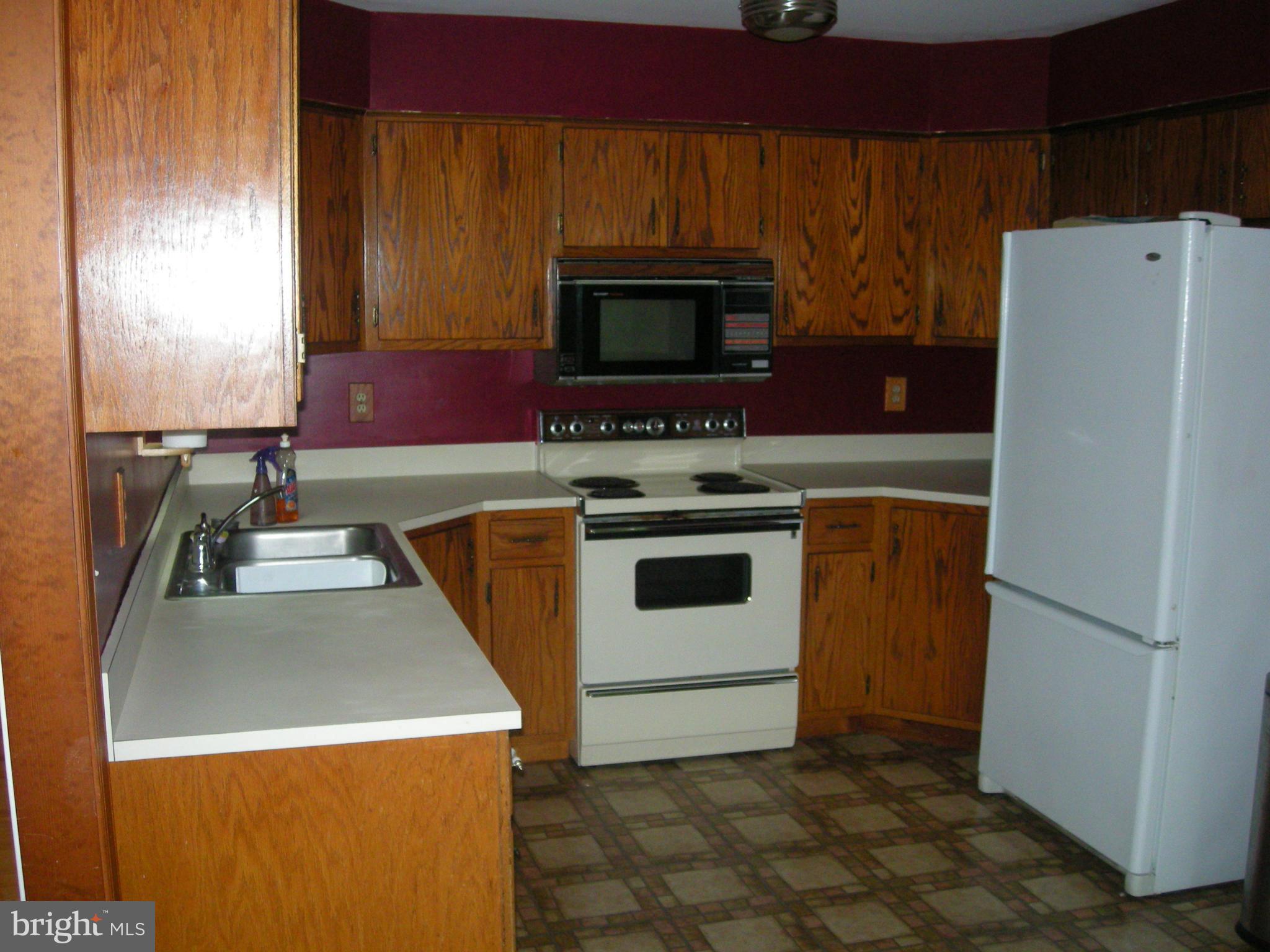 HICKORY FARMS - Residential Lease