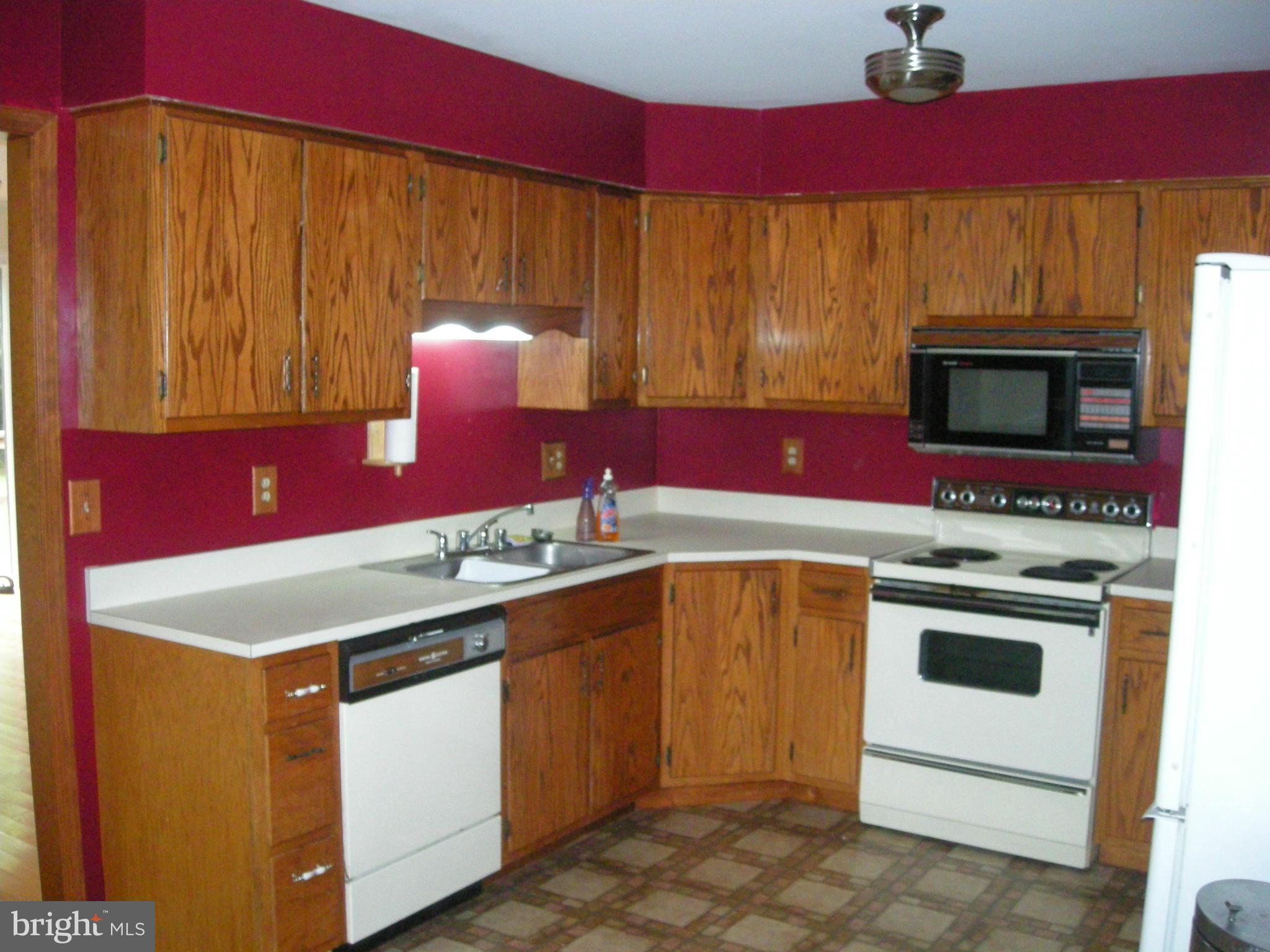 HICKORY FARMS - Residential Lease