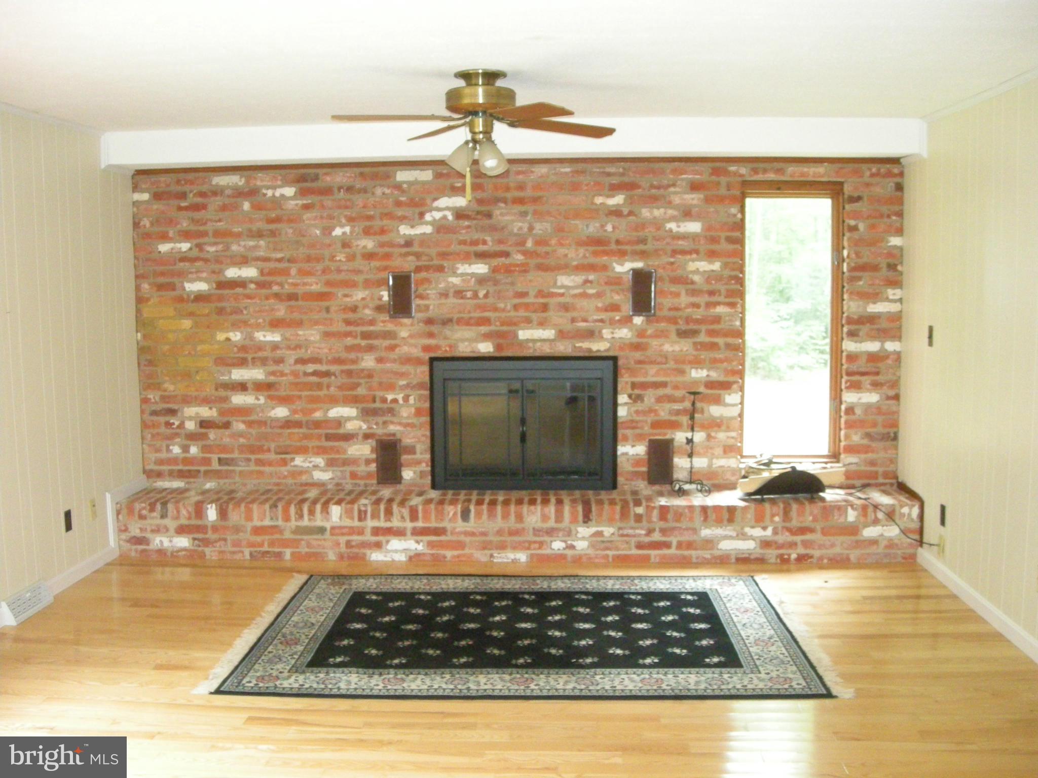 HICKORY FARMS - Residential Lease