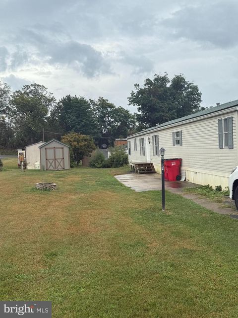 19 SHORT LANE SHIPPENSBURG PA 17257