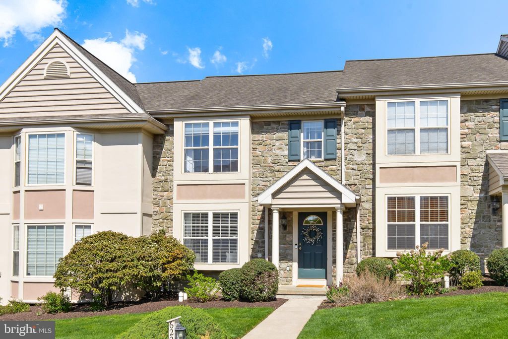 Photo of 622 Royal View Drive, LANCASTER, PA 17601 (MLS # PALA2068474)