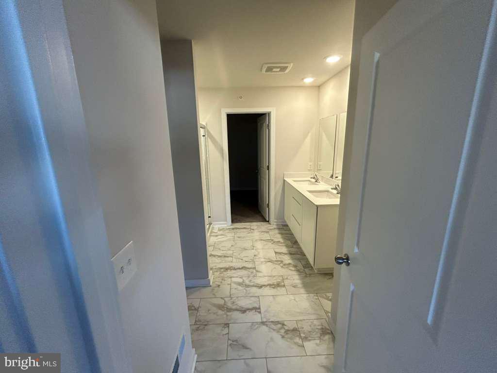 COVENTRY CHASE - Residential