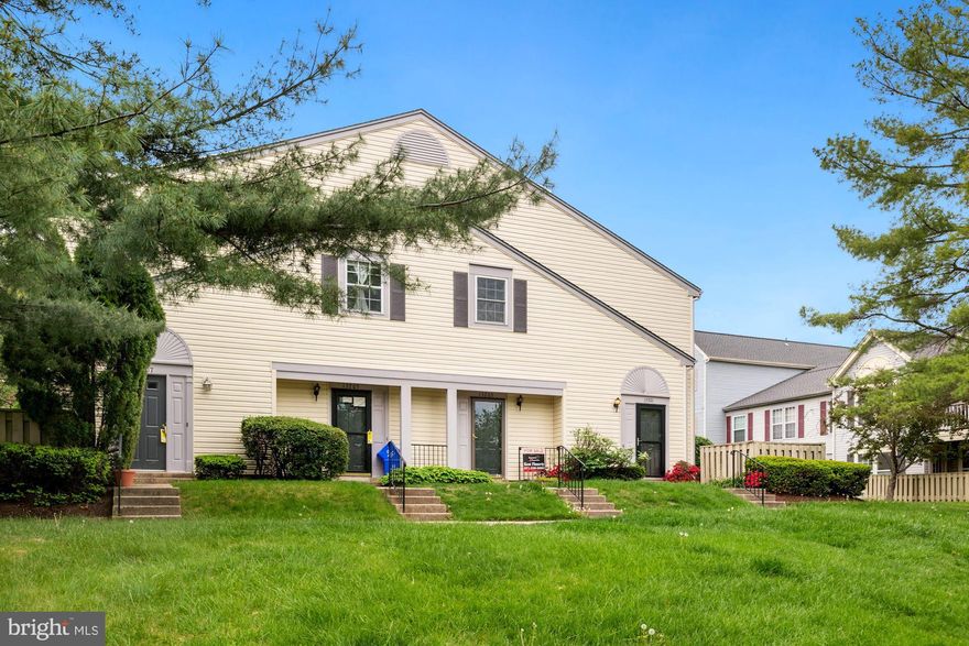 PRICE REDUCED. FHA-Approved. Back on Market, Financing fell-thru at the last minute. FHA Appraisal is Done ($265,000). Their loss is your gain. Get your offer in asap.Wood-Burning Fireplace, outdoor sitting/grilling area, New in-unit washer/dryer. Plenty of unassigned parking for you and your guests. This unit has it all! Home Warranty Included!