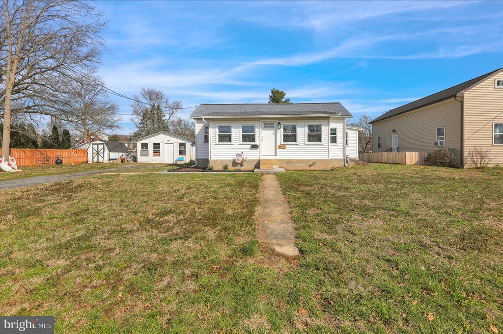 Photo of 923 Mifflin Street, COLUMBIA, PA 17512 (MLS # PALA2085164)