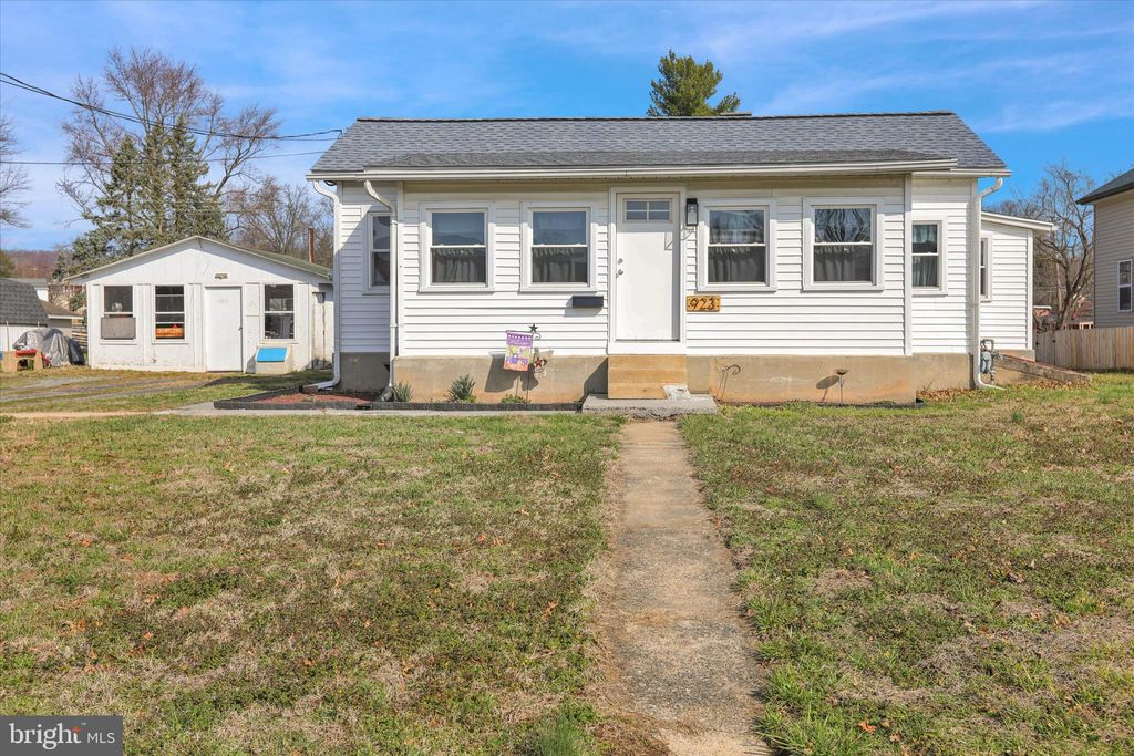 Photo of 923 Mifflin Street, COLUMBIA, PA 17512 (MLS # PALA2085164)