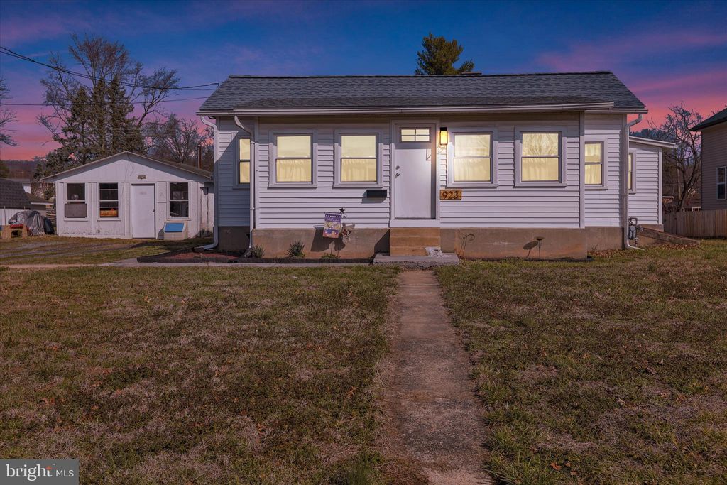 Photo of 923 Mifflin Street, COLUMBIA, PA 17512 (MLS # PALA2085164)