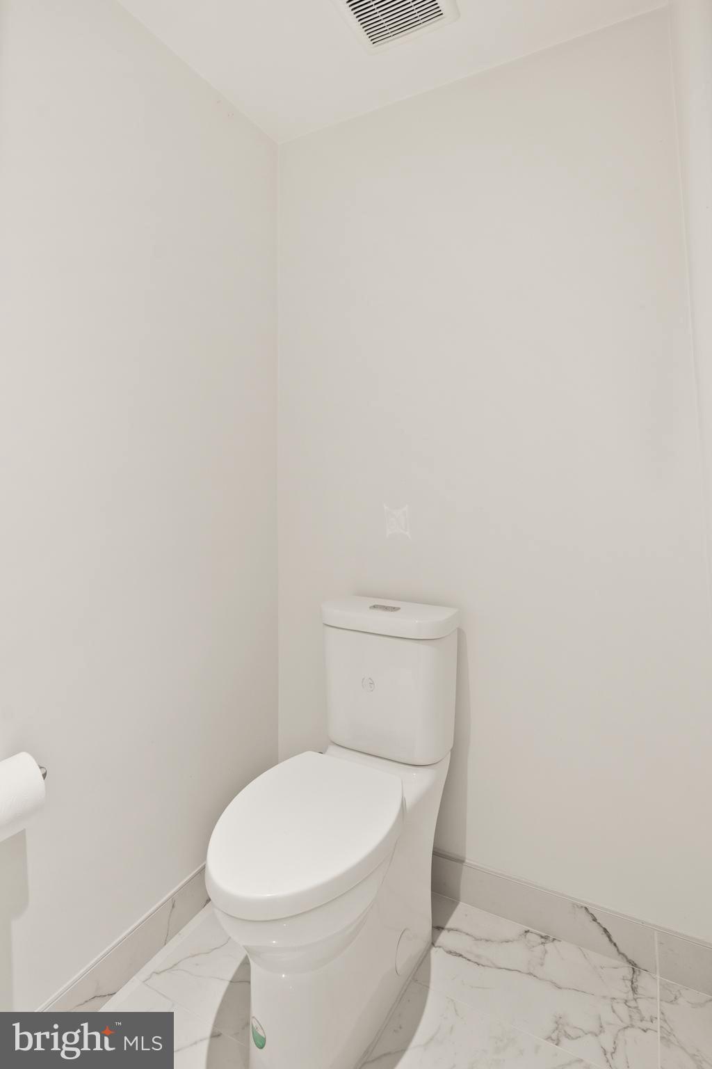 THE VERSE CONDO - Residential Lease