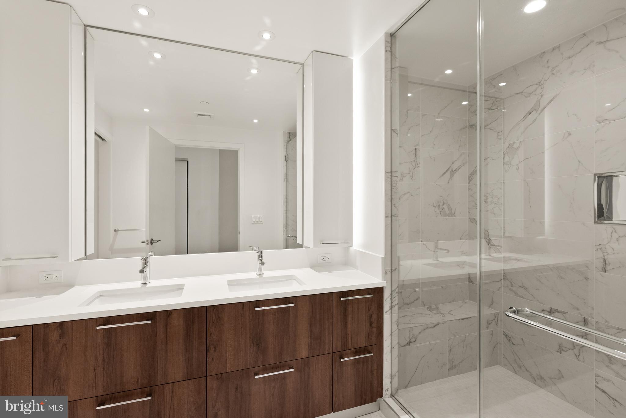 THE VERSE CONDO - Residential Lease