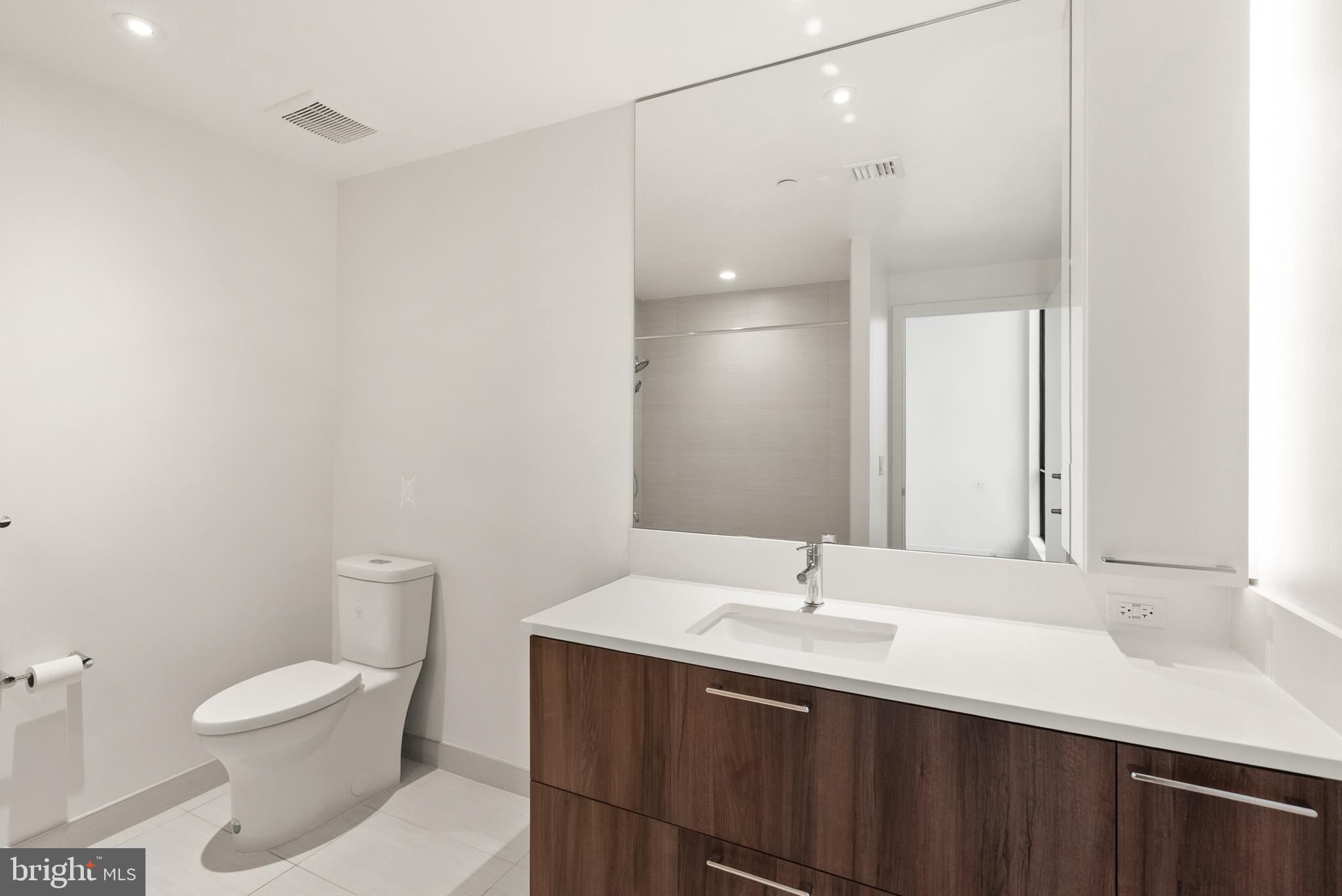 THE VERSE CONDO - Residential Lease