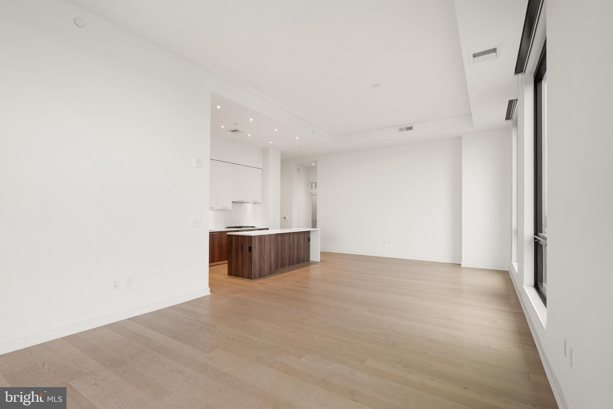 THE VERSE CONDO - Residential Lease