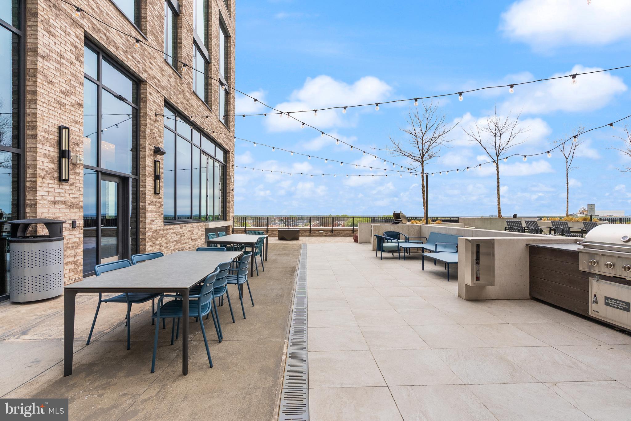 THE VERSE CONDO - Residential Lease