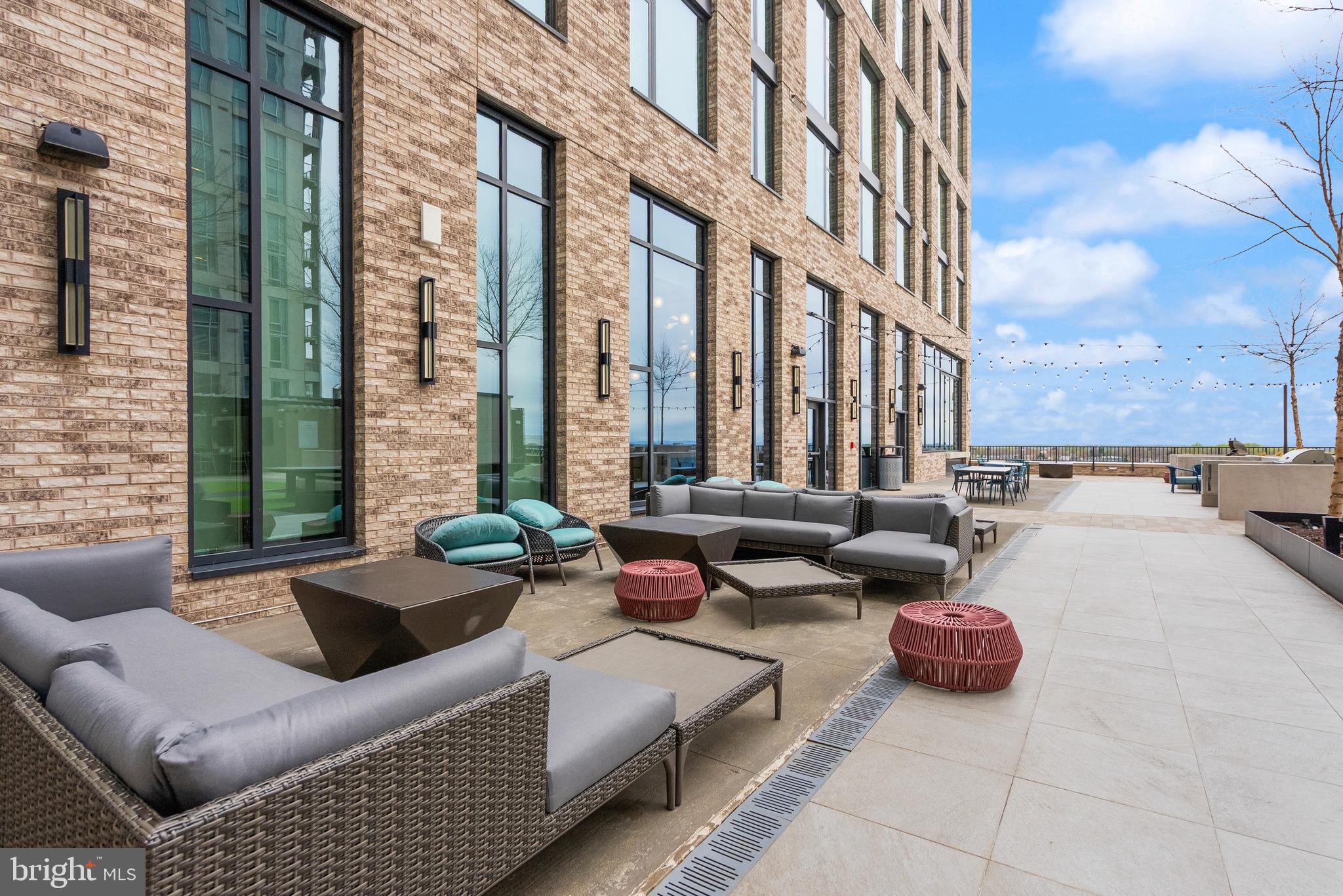 THE VERSE CONDO - Residential Lease