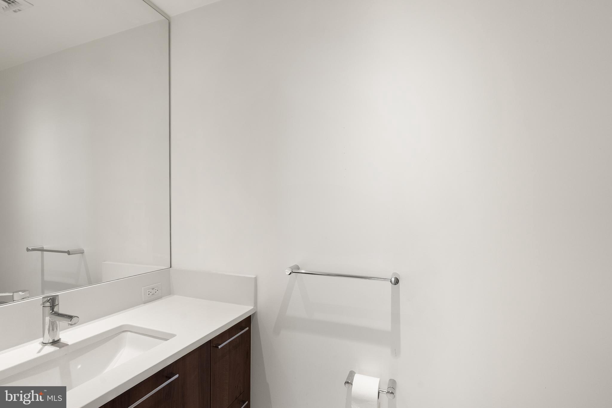 THE VERSE CONDO - Residential Lease