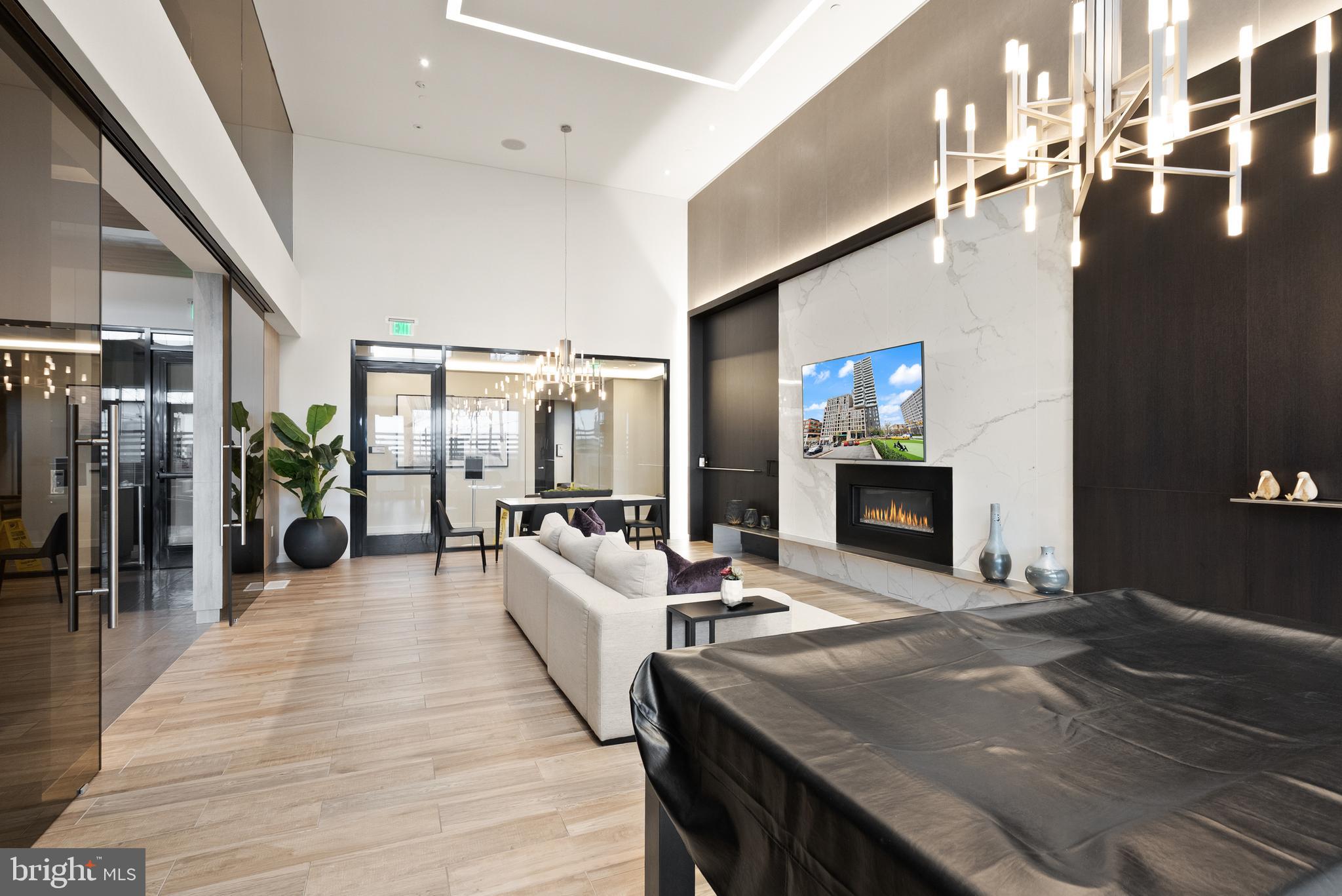 THE VERSE CONDO - Residential Lease