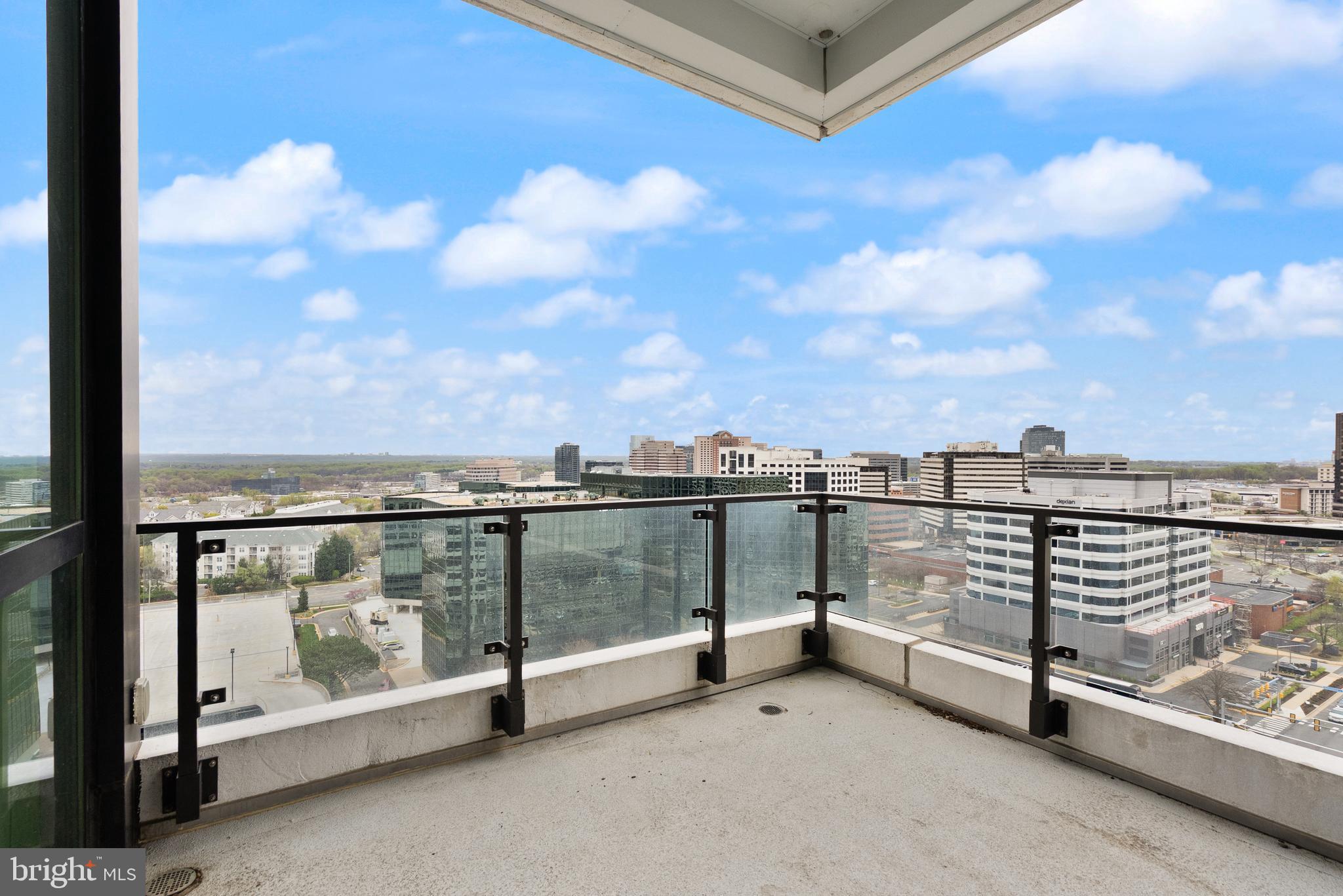 THE VERSE CONDO - Residential Lease