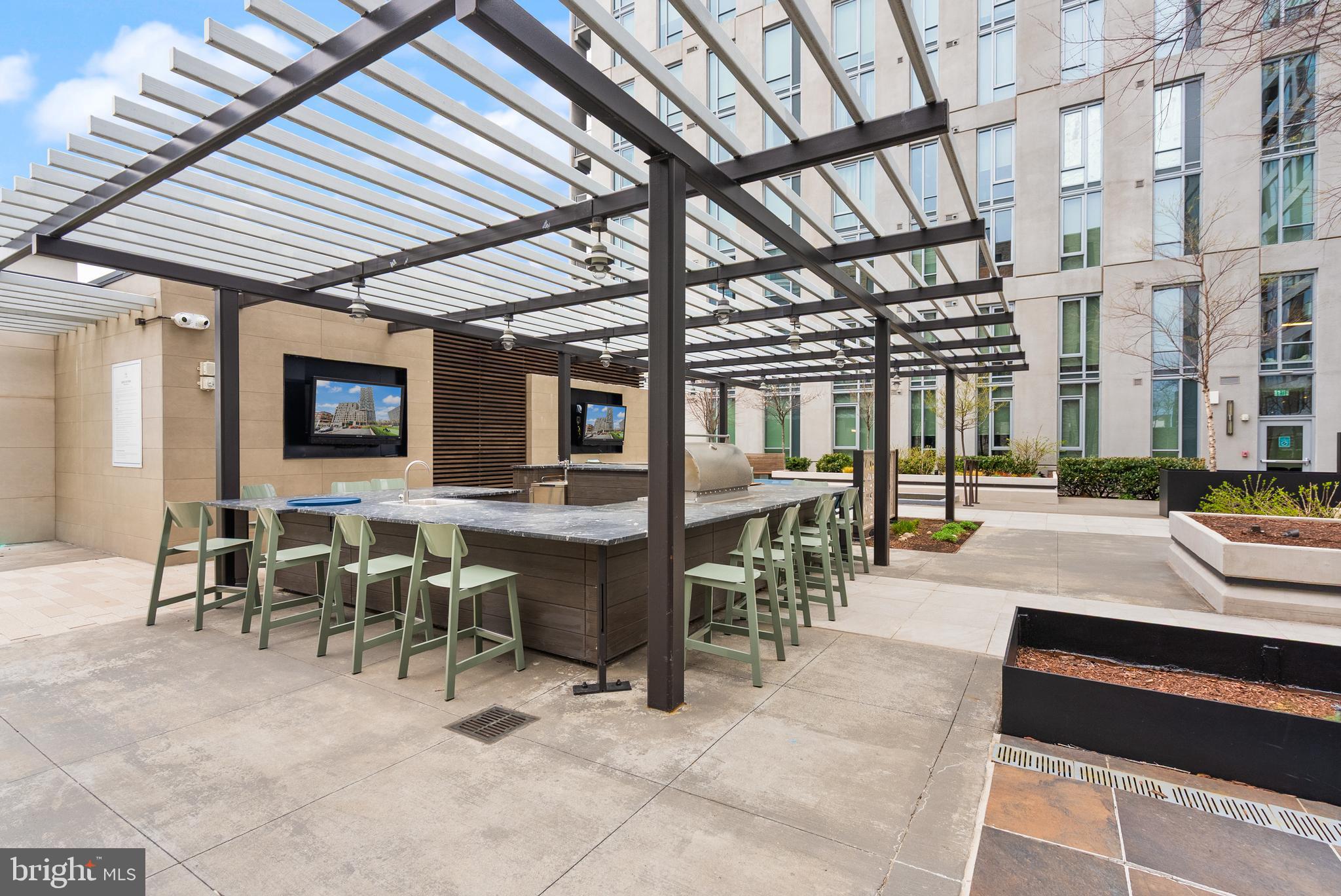 THE VERSE CONDO - Residential Lease