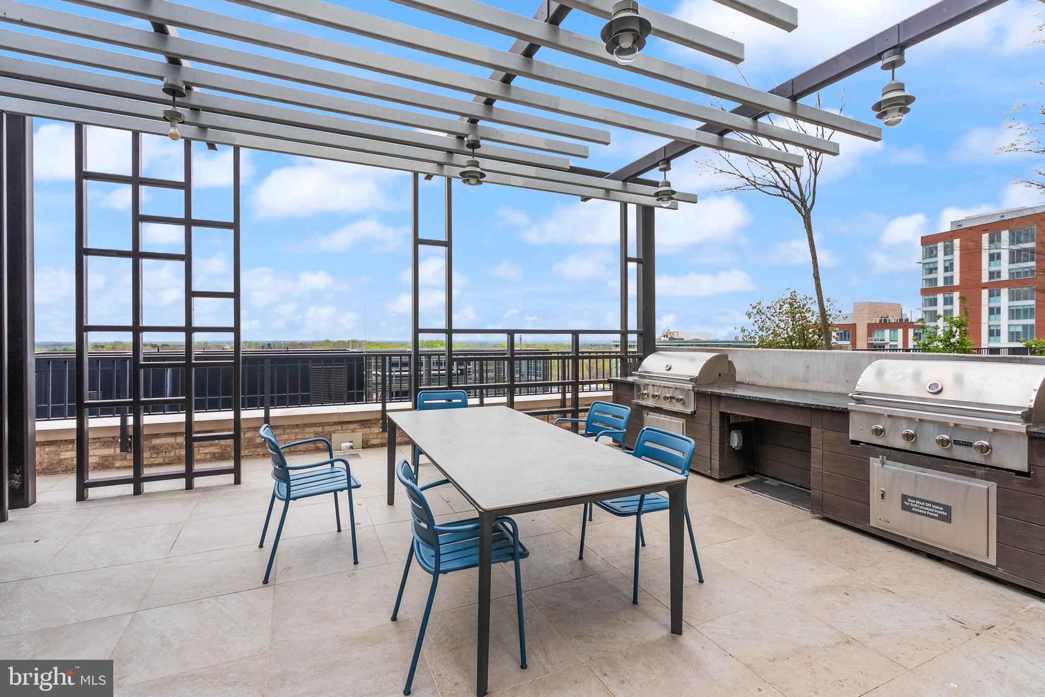 THE VERSE CONDO - Residential Lease