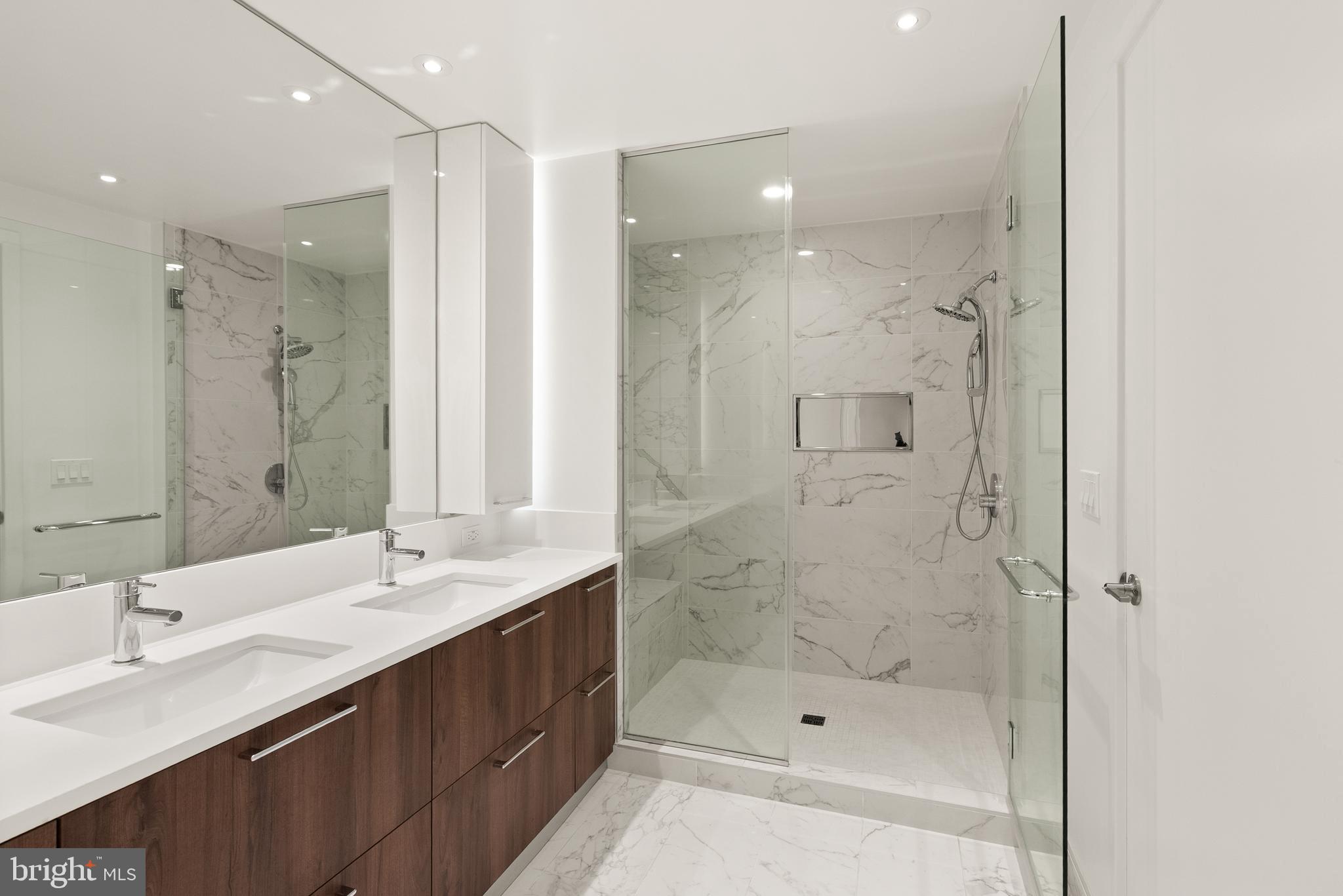 THE VERSE CONDO - Residential Lease