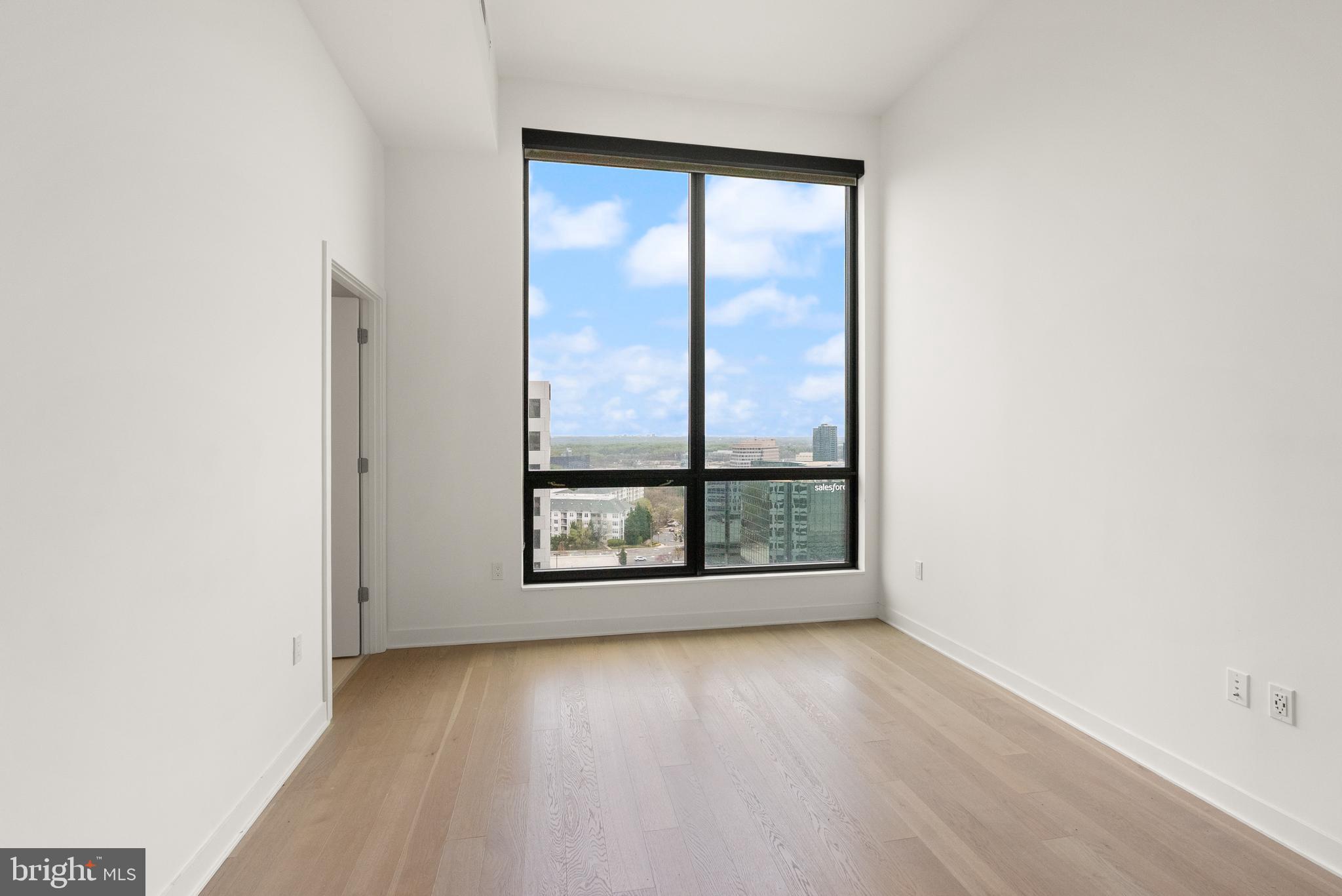 THE VERSE CONDO - Residential Lease