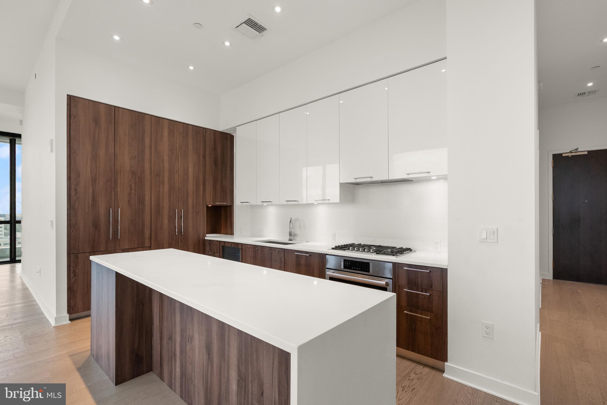 THE VERSE CONDO - Residential Lease