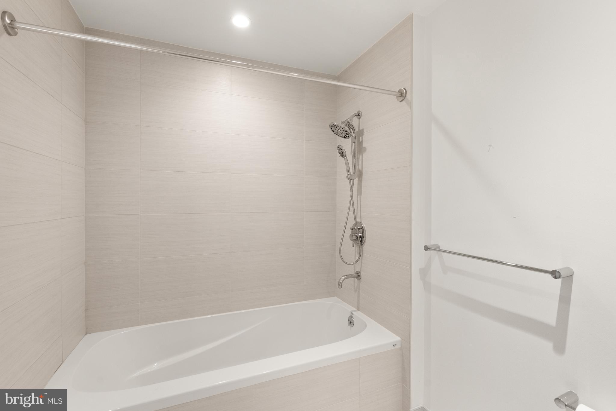 THE VERSE CONDO - Residential Lease