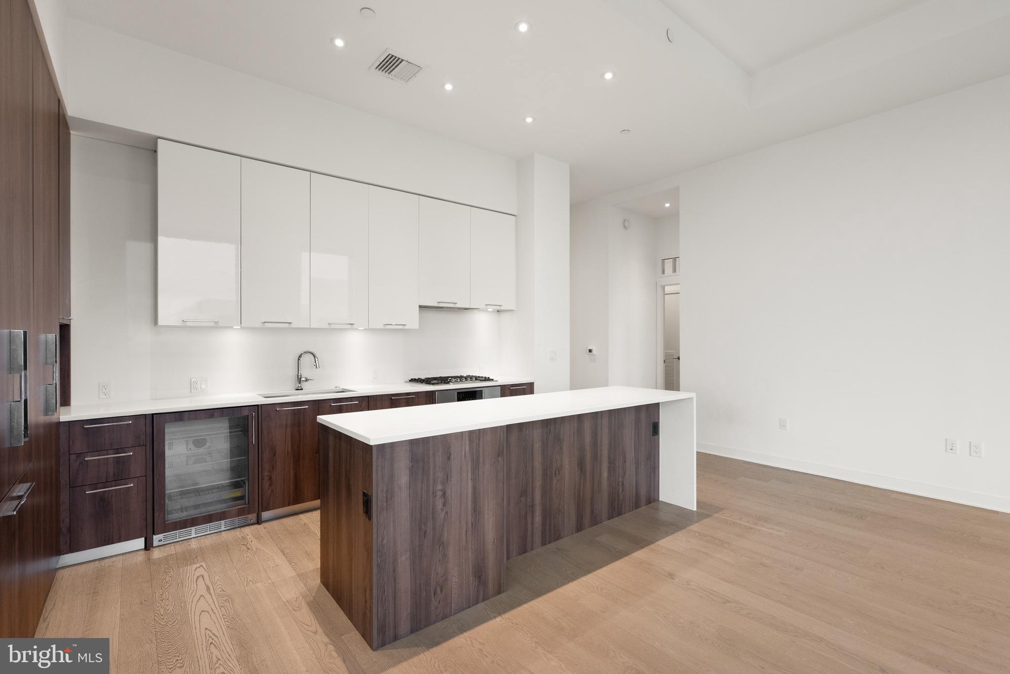 THE VERSE CONDO - Residential Lease