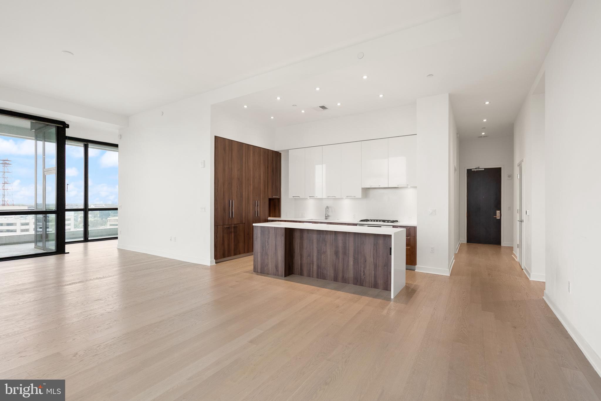 THE VERSE CONDO - Residential Lease