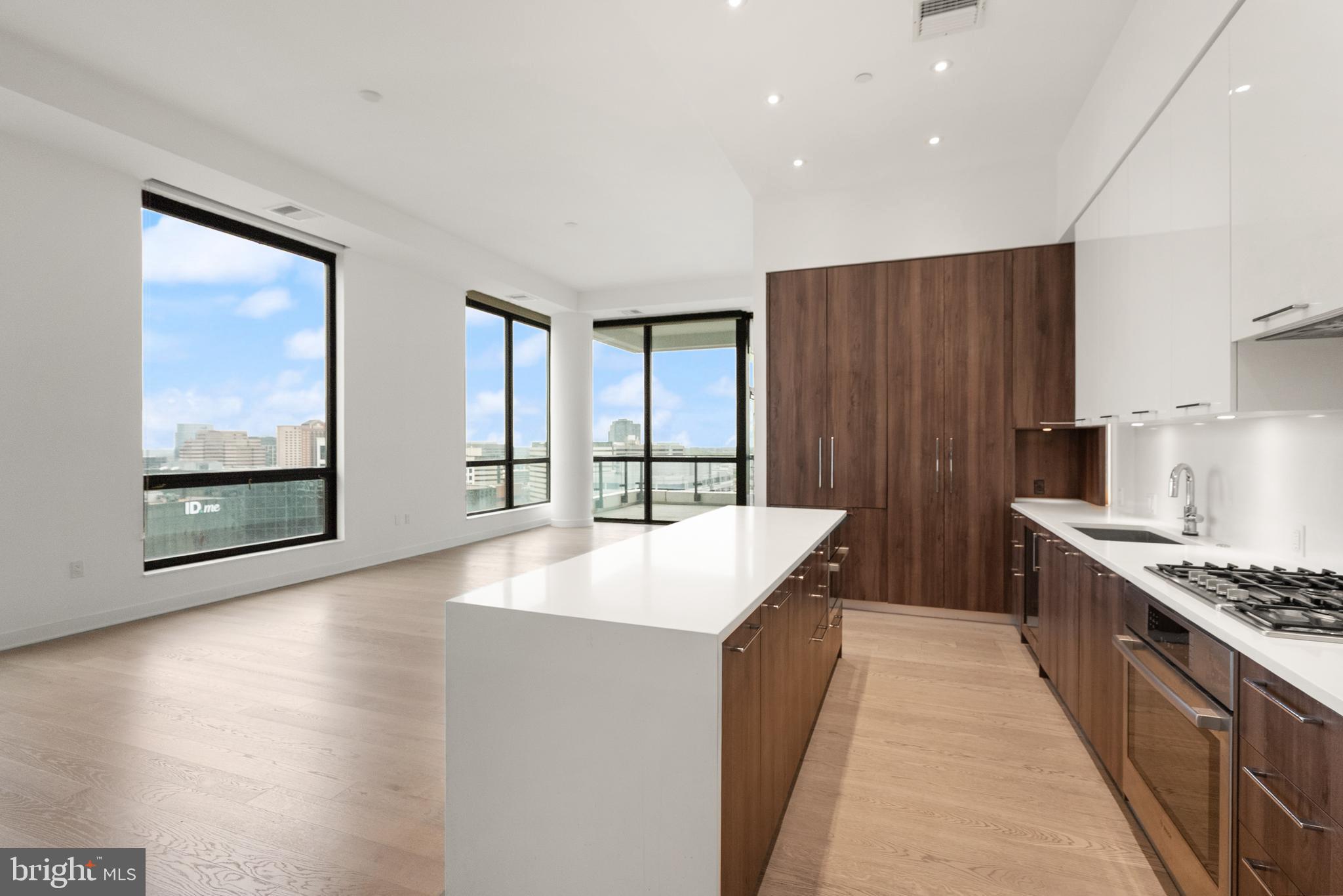 THE VERSE CONDO - Residential Lease